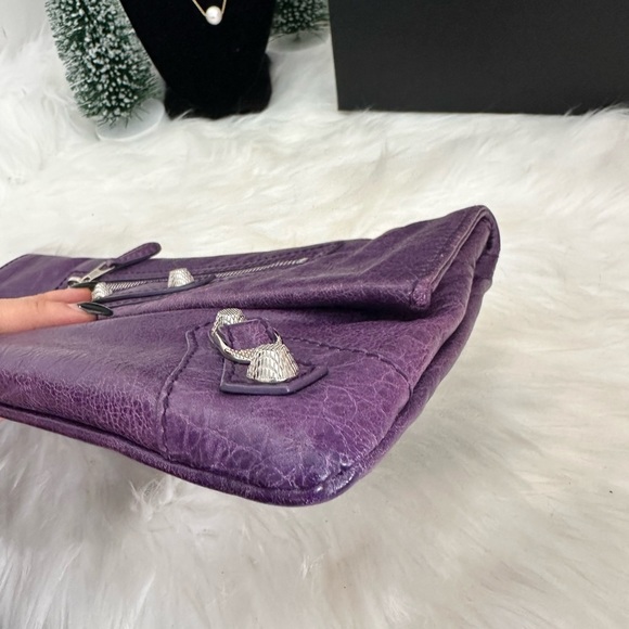 Authentic Balenciaga Envelope Clutch - Picture 5 of 12